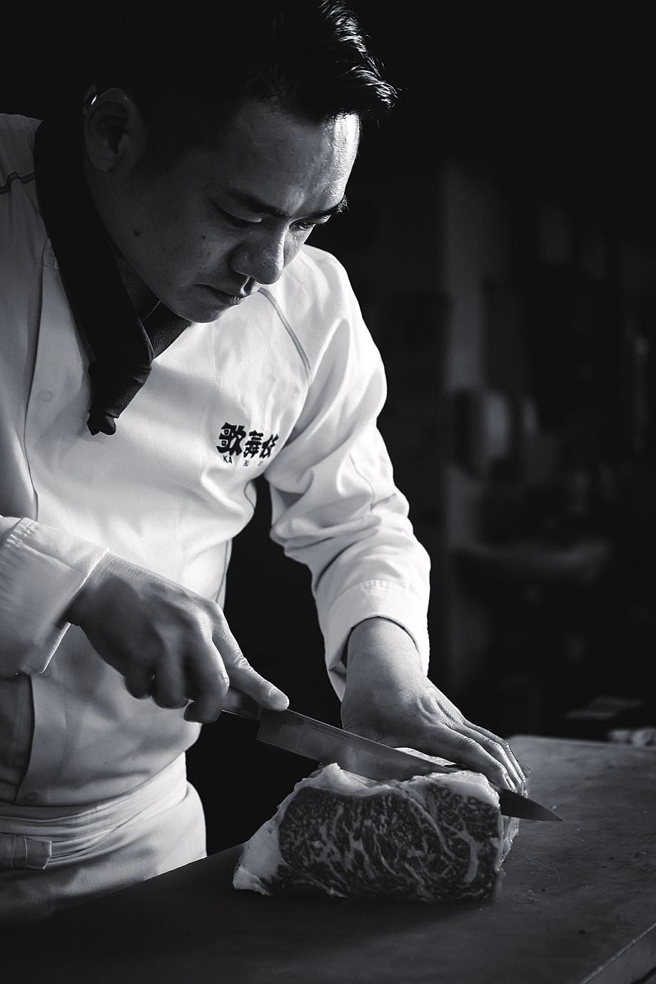 Ryohsei „KINO“ Kinoshita zerlegt ein Wagyu-Teilstück