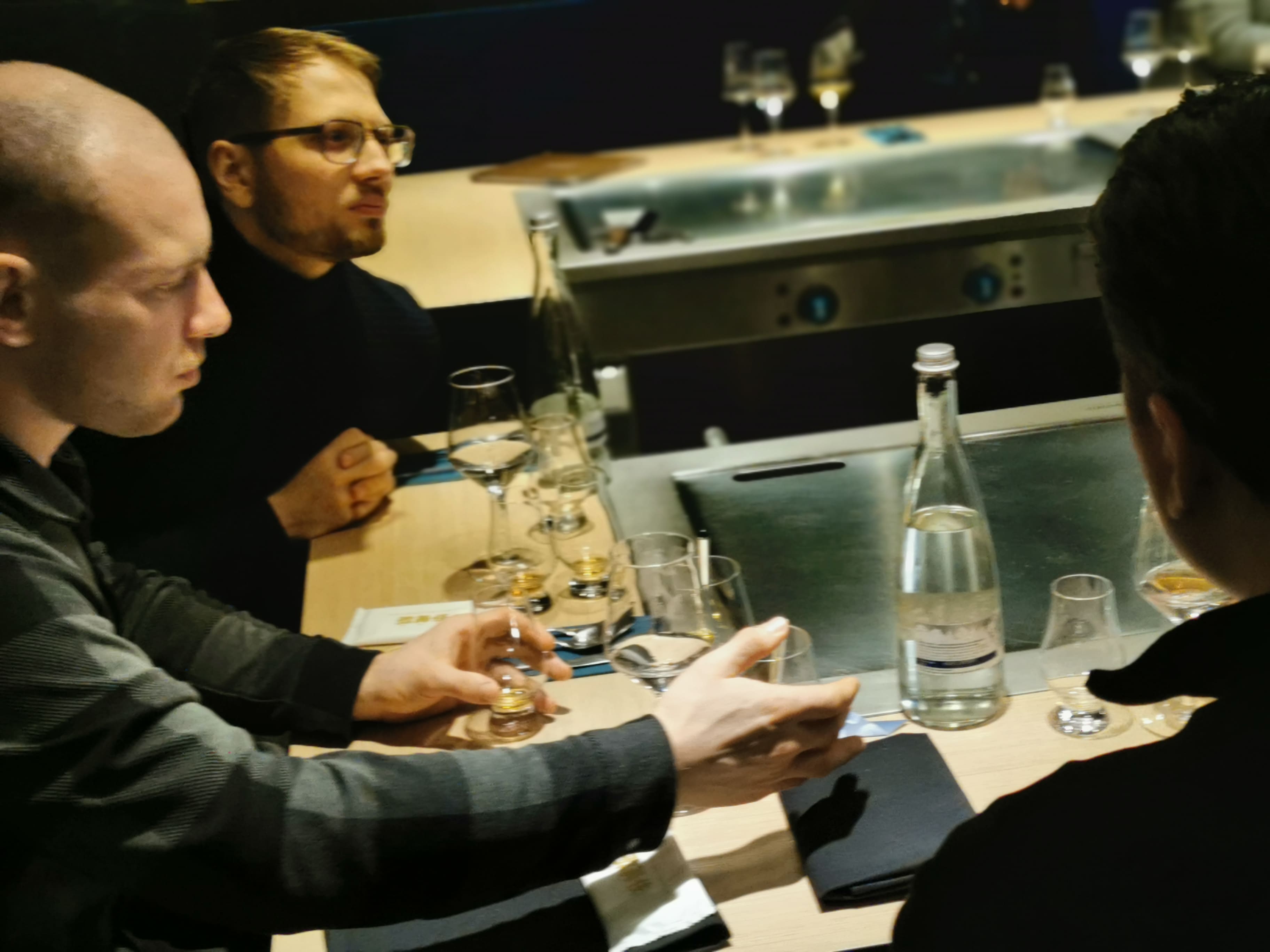 ディナーを楽しむゲスト